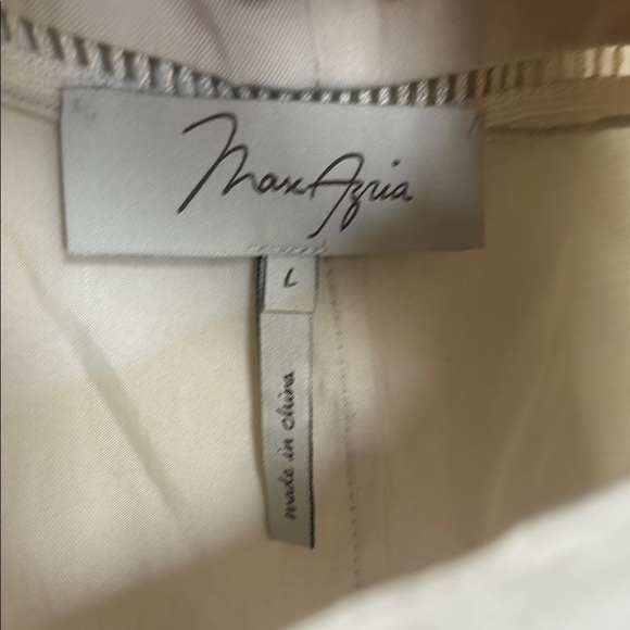 Max Azria Elegant Black and Cream Lace Top - Picture 2 of 4